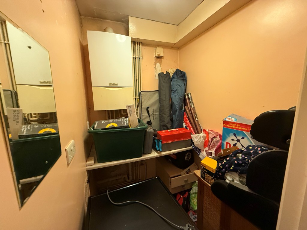 Lot: 33 - MIXED COMMERCIAL AND RESIDENTIAL INVESTMENT - Boiler room